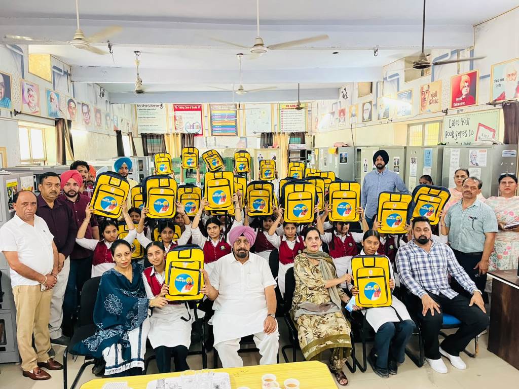 MLA Kuljit Singh Randhawa distributed school bags to students at School of Eminence Derabassi under the Free School Bag Scheme